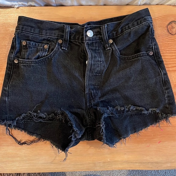 High waisted Levi’s black denim shorts - Picture 1 of 2